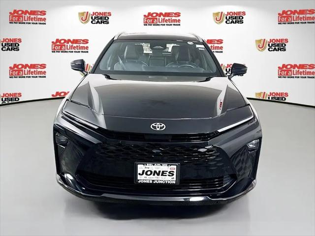 2025 Toyota Crown Signia XLE