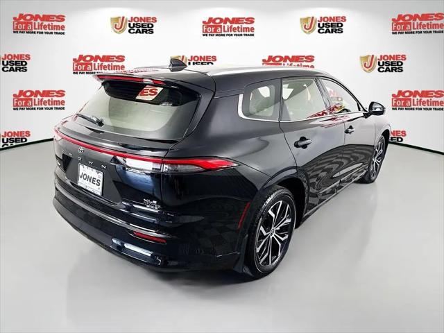 2025 Toyota Crown Signia XLE