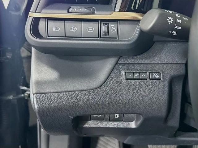2025 Toyota Crown Signia XLE