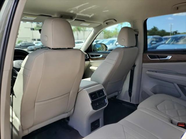 2026 Volkswagen Atlas SE with Technology