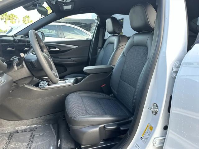 2025 Buick NV Preferred FWD