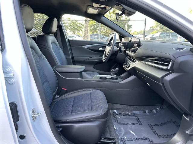 2025 Buick NV Preferred FWD