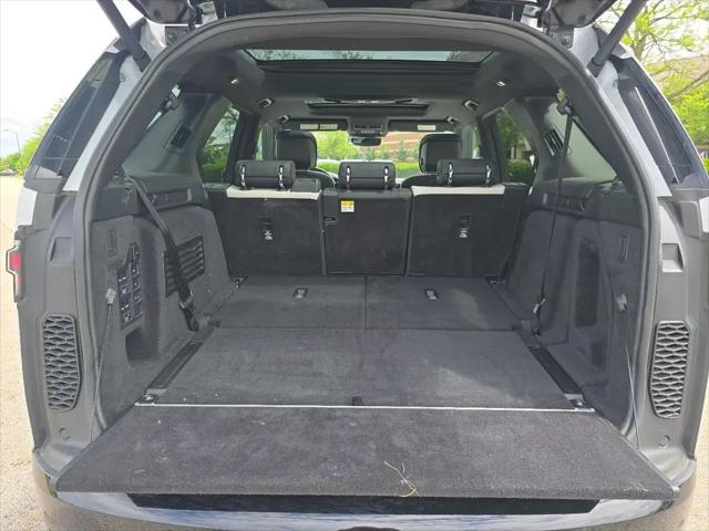 2023 Land Rover Discovery P300 S R-Dynamic