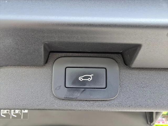 2023 Land Rover Discovery P300 S R-Dynamic