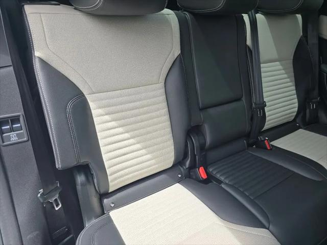 2023 Land Rover Discovery P300 S R-Dynamic