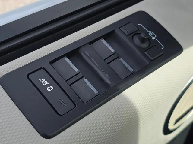 2023 Land Rover Discovery P300 S R-Dynamic