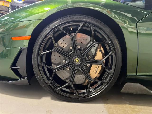 2021 Lamborghini Aventador Roadster