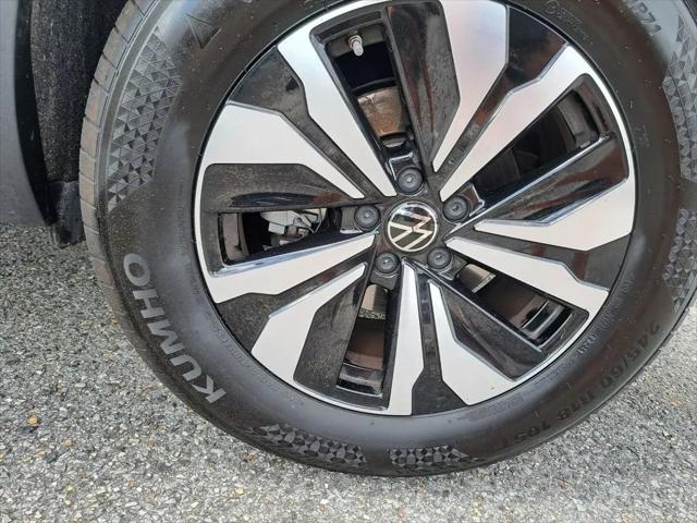 2025 Volkswagen Atlas Cross Sport 2.0T SE