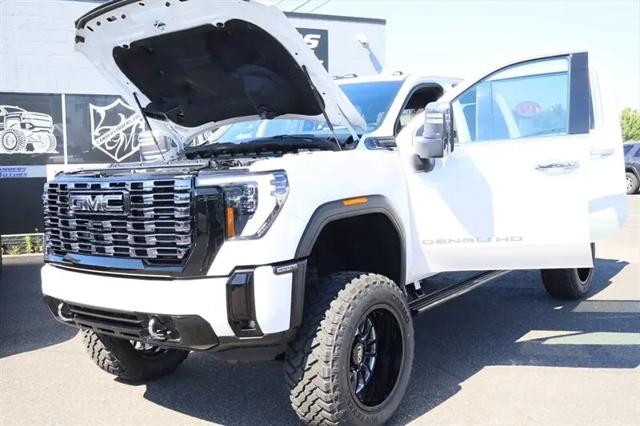 2025 GMC Sierra 3500HD Crew Cab, Standard Bed, Denali Ultimate, 4WD