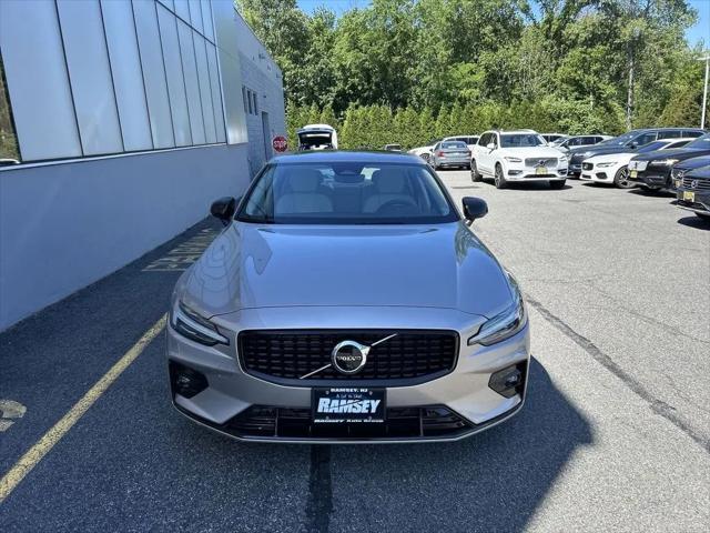 2023 Volvo S60 B5 Plus Dark Theme
