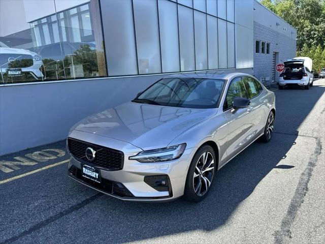 2023 Volvo S60 B5 Plus Dark Theme