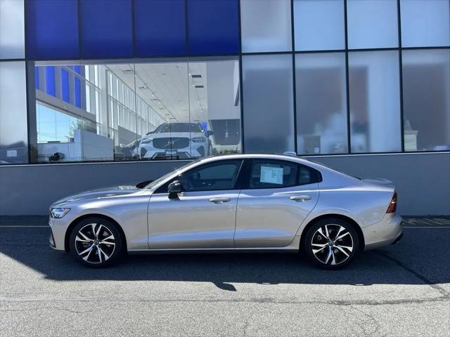 2023 Volvo S60 B5 Plus Dark Theme