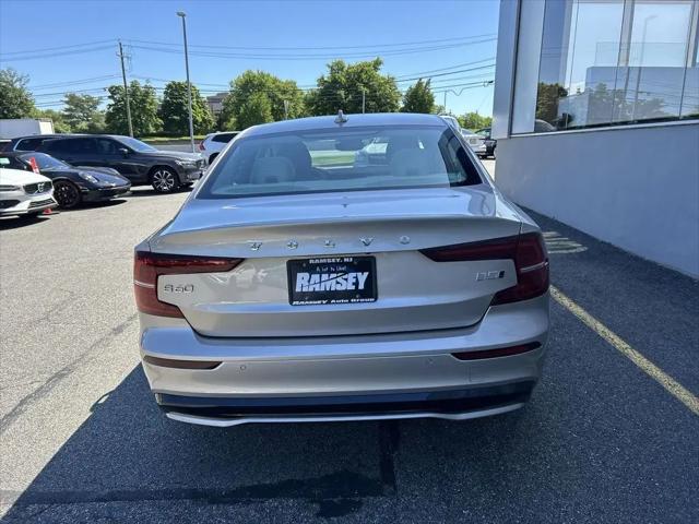 2023 Volvo S60 B5 Plus Dark Theme