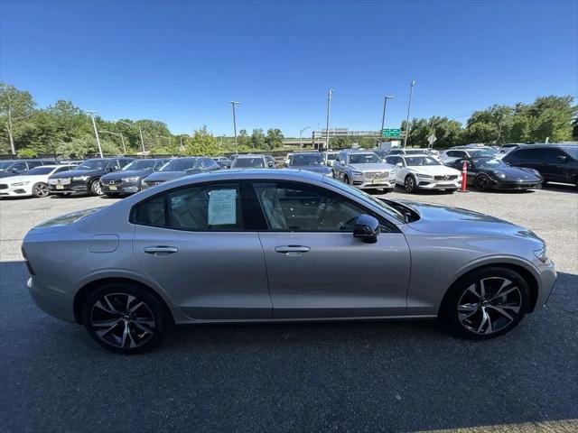 2023 Volvo S60 B5 Plus Dark Theme