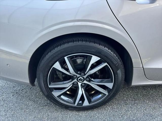 2023 Volvo S60 B5 Plus Dark Theme