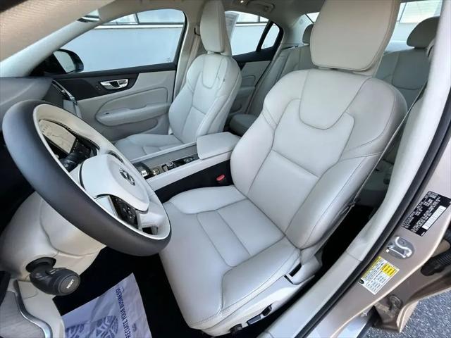 2023 Volvo S60 B5 Plus Dark Theme