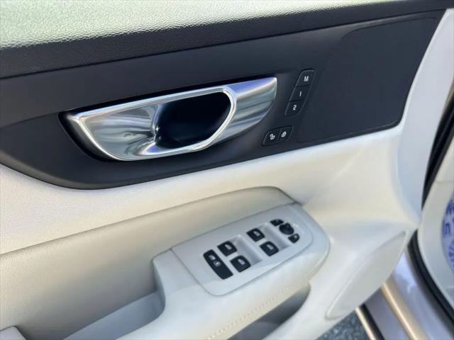 2023 Volvo S60 B5 Plus Dark Theme