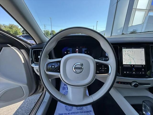 2023 Volvo S60 B5 Plus Dark Theme