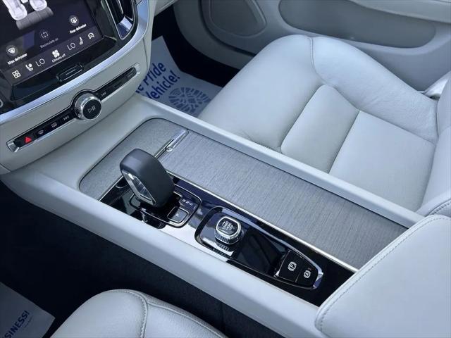 2023 Volvo S60 B5 Plus Dark Theme