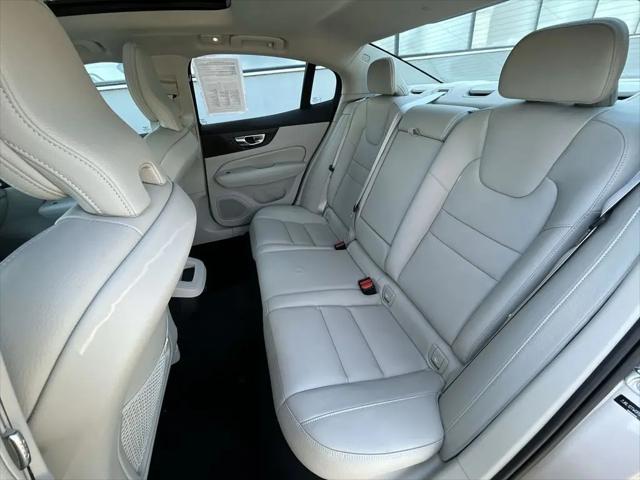 2023 Volvo S60 B5 Plus Dark Theme