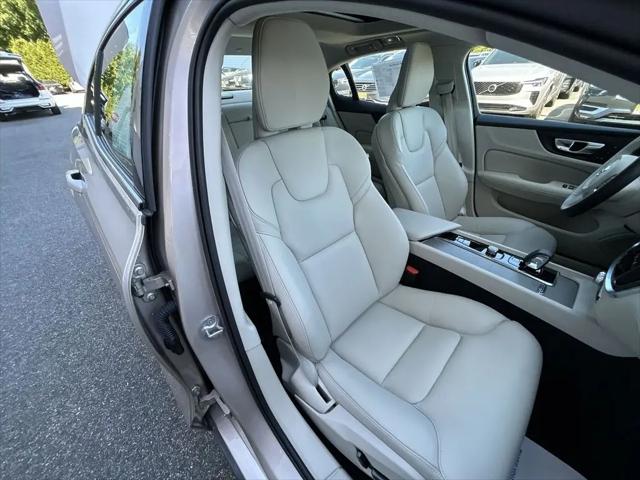 2023 Volvo S60 B5 Plus Dark Theme