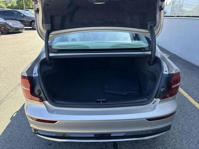 2023 Volvo S60 B5 Plus Dark Theme