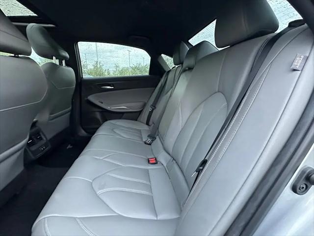 2020 Toyota Avalon Hybrid XLE