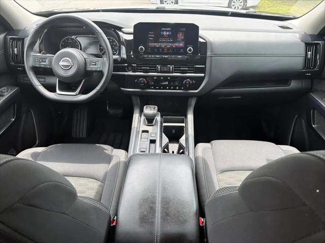 2025 Nissan Pathfinder SV FWD