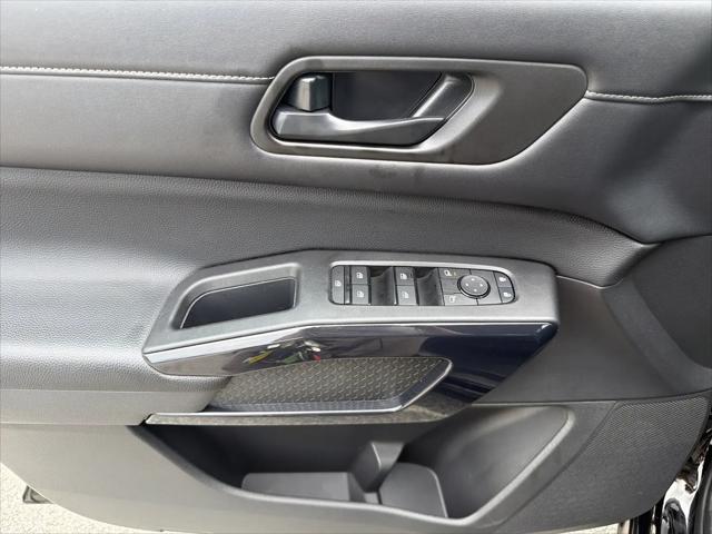 2025 Nissan Pathfinder SV FWD