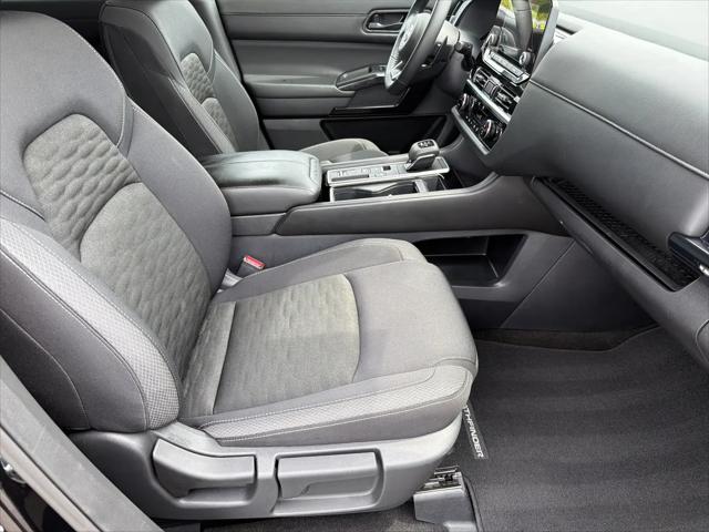 2025 Nissan Pathfinder SV FWD