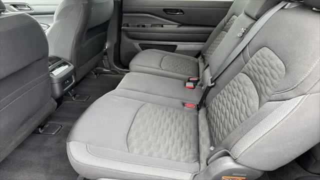 2025 Nissan Pathfinder SV FWD
