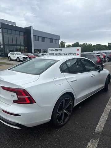 2024 Volvo S60 B5 Core Dark Theme