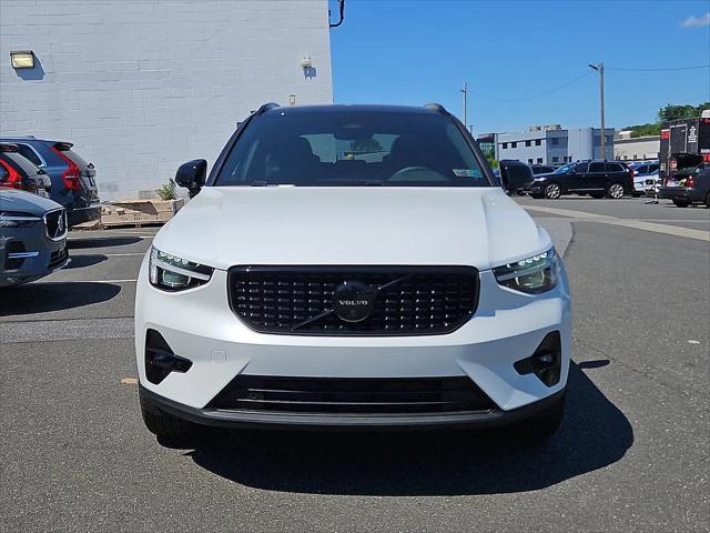2026 Volvo XC40 Black Edition Ultra, B5 AWD Gas (mild hybrid)