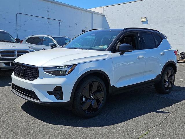 2026 Volvo XC40 Black Edition Ultra, B5 AWD Gas (mild hybrid)