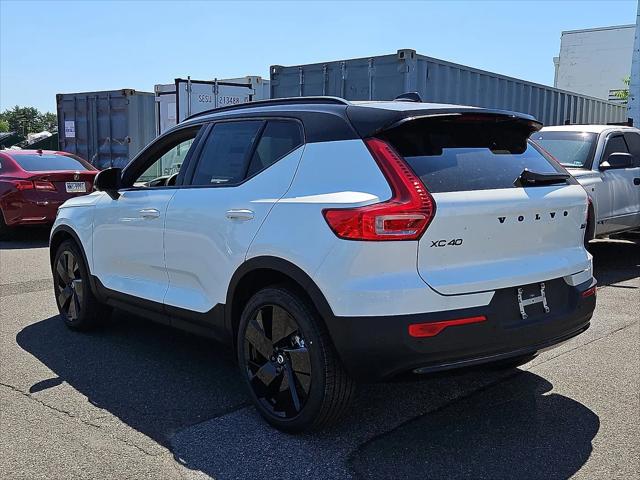 2026 Volvo XC40 Black Edition Ultra, B5 AWD Gas (mild hybrid)