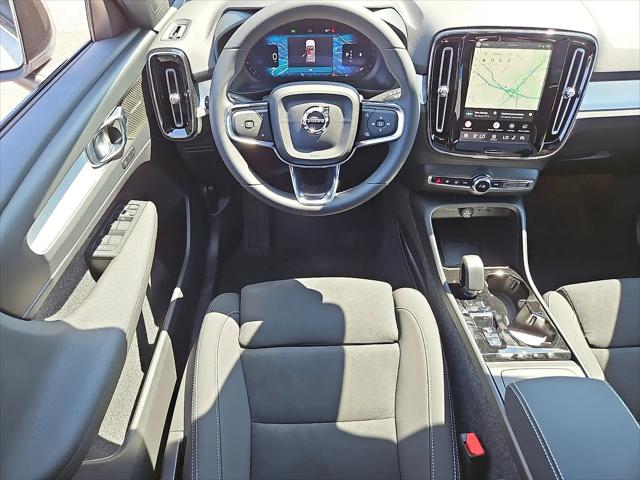 2026 Volvo XC40 Black Edition Ultra, B5 AWD Gas (mild hybrid)