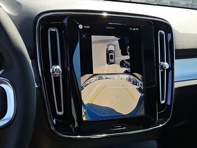 2026 Volvo XC40 Black Edition Ultra, B5 AWD Gas (mild hybrid)