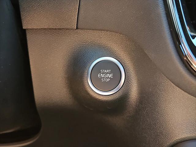 2026 Volvo XC40 Black Edition Ultra, B5 AWD Gas (mild hybrid)
