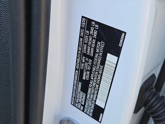 2026 Volvo XC40 Black Edition Ultra, B5 AWD Gas (mild hybrid)