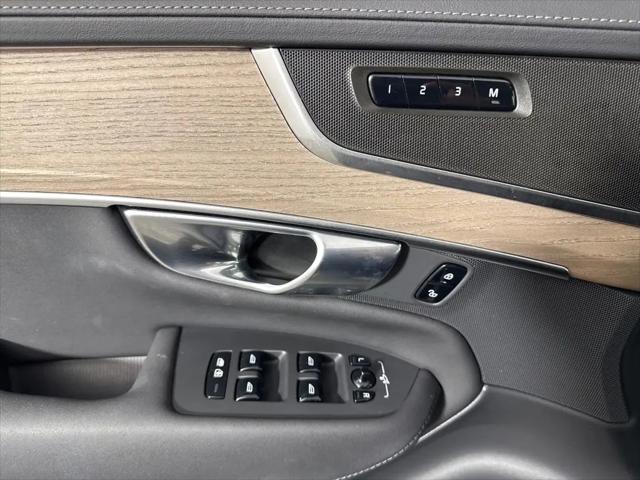 2025 Volvo XC90 B6 Plus 7-Seater