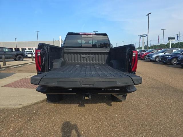 2025 GMC Sierra 2500HD 4WD Crew Cab Standard Bed Denali