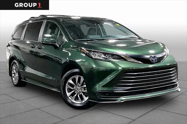 2023 Toyota Sienna LE
