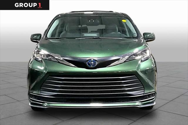 2023 Toyota Sienna LE