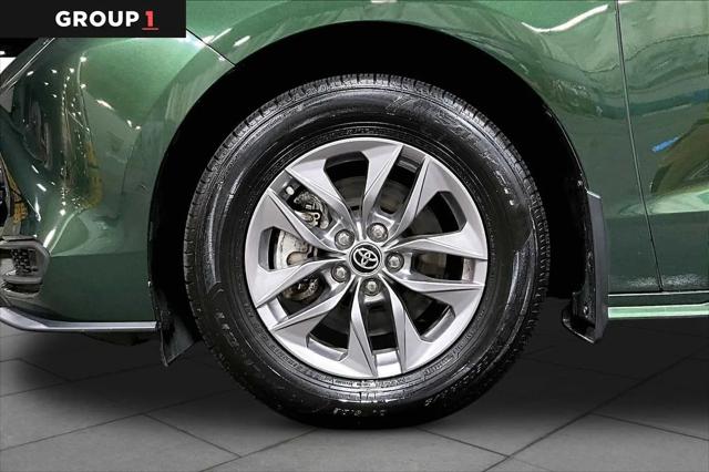 2023 Toyota Sienna LE