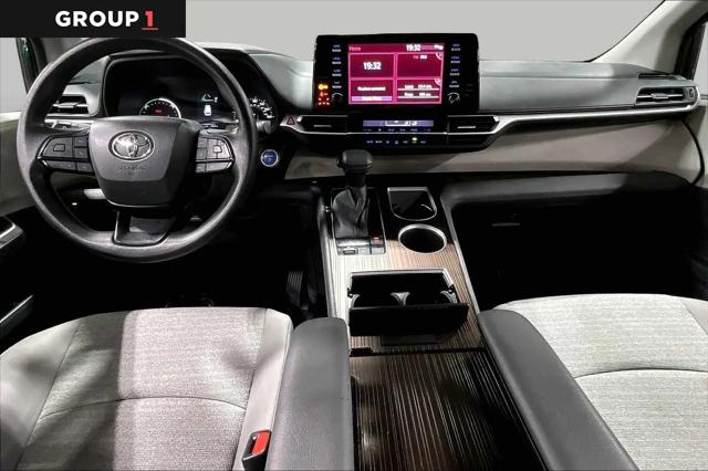 2023 Toyota Sienna LE