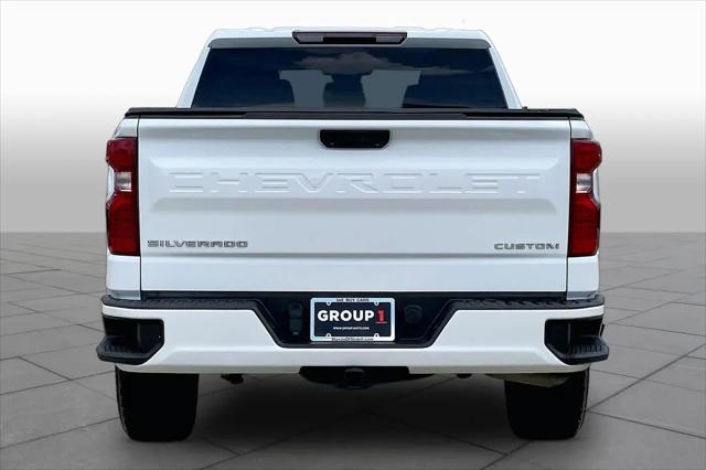 2022 Chevrolet Silverado 1500 4WD Crew Cab Short Bed Custom