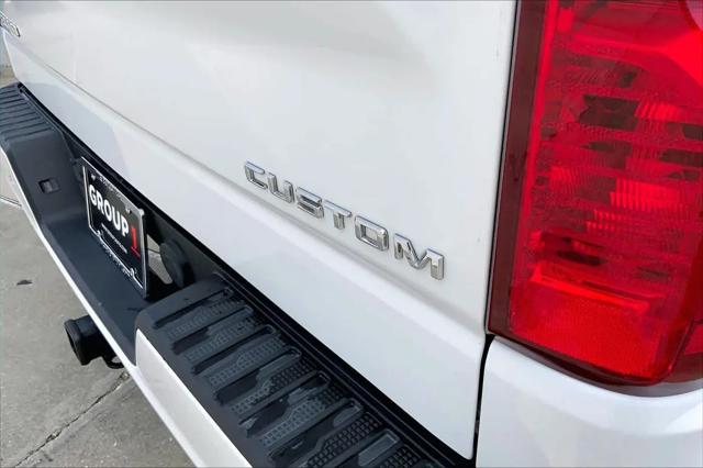 2022 Chevrolet Silverado 1500 4WD Crew Cab Short Bed Custom