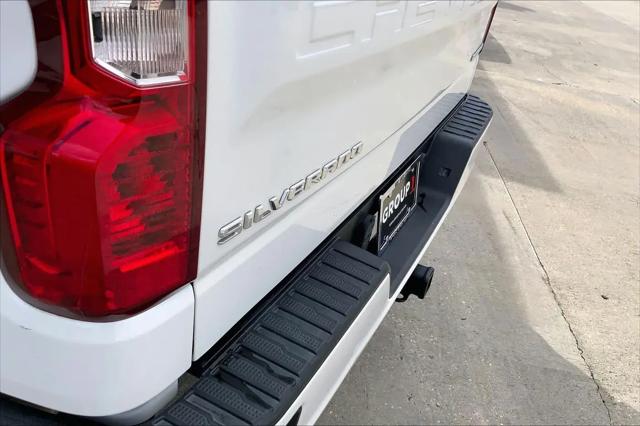 2022 Chevrolet Silverado 1500 4WD Crew Cab Short Bed Custom