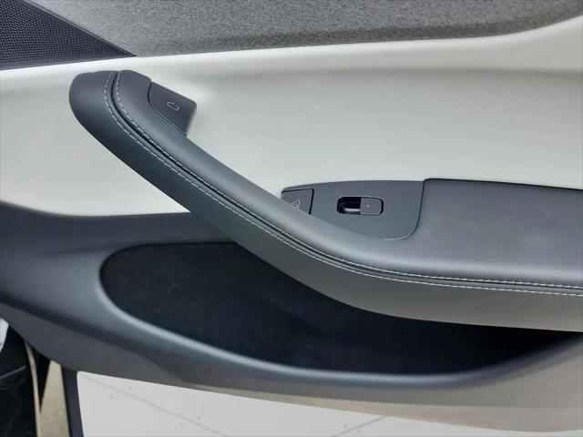 2026 Tesla Model Y Premium Rear-Wheel Drive