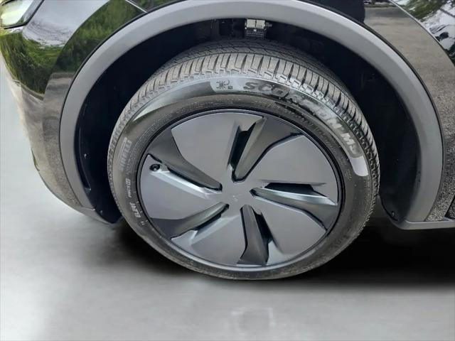 2026 Tesla Model Y Premium Rear-Wheel Drive